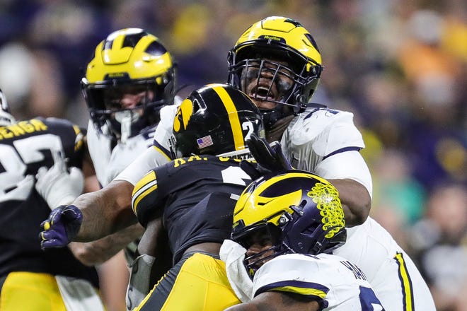 Michigan football suffocates Iowa, 26-0, for third straight Big Ten Championship