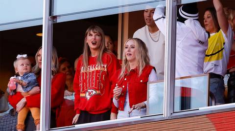 Arriving for Travis Kelce’s Chiefs vs. Packers game in Wisconsin …