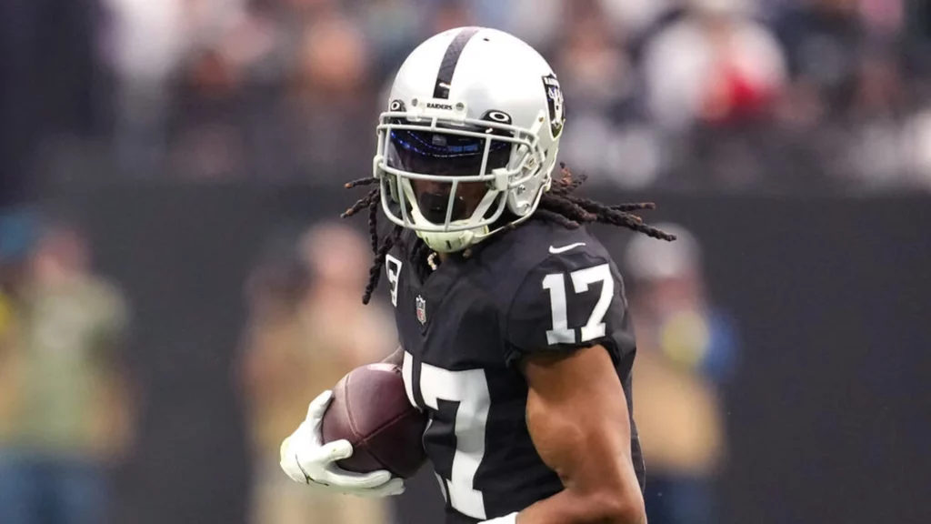 Las Vegas Raiders Star Davante Adams Appears Upset Once Again – Week 18