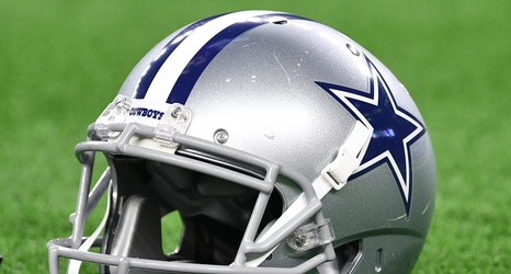 Three reasons why Dallas should re-sign Cowboys free agent Elliott Ezekiel…….