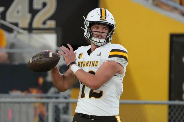 Breaking: Wyoming backup QB Kaden Anderson Lately, open up the transfer decision and express intention on future focus…