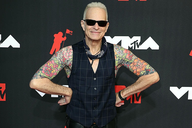 BREAKING: Van Halen Frontman David Lee Roth Honored with Prestigious Award as a Key Figure in Shaping American Music