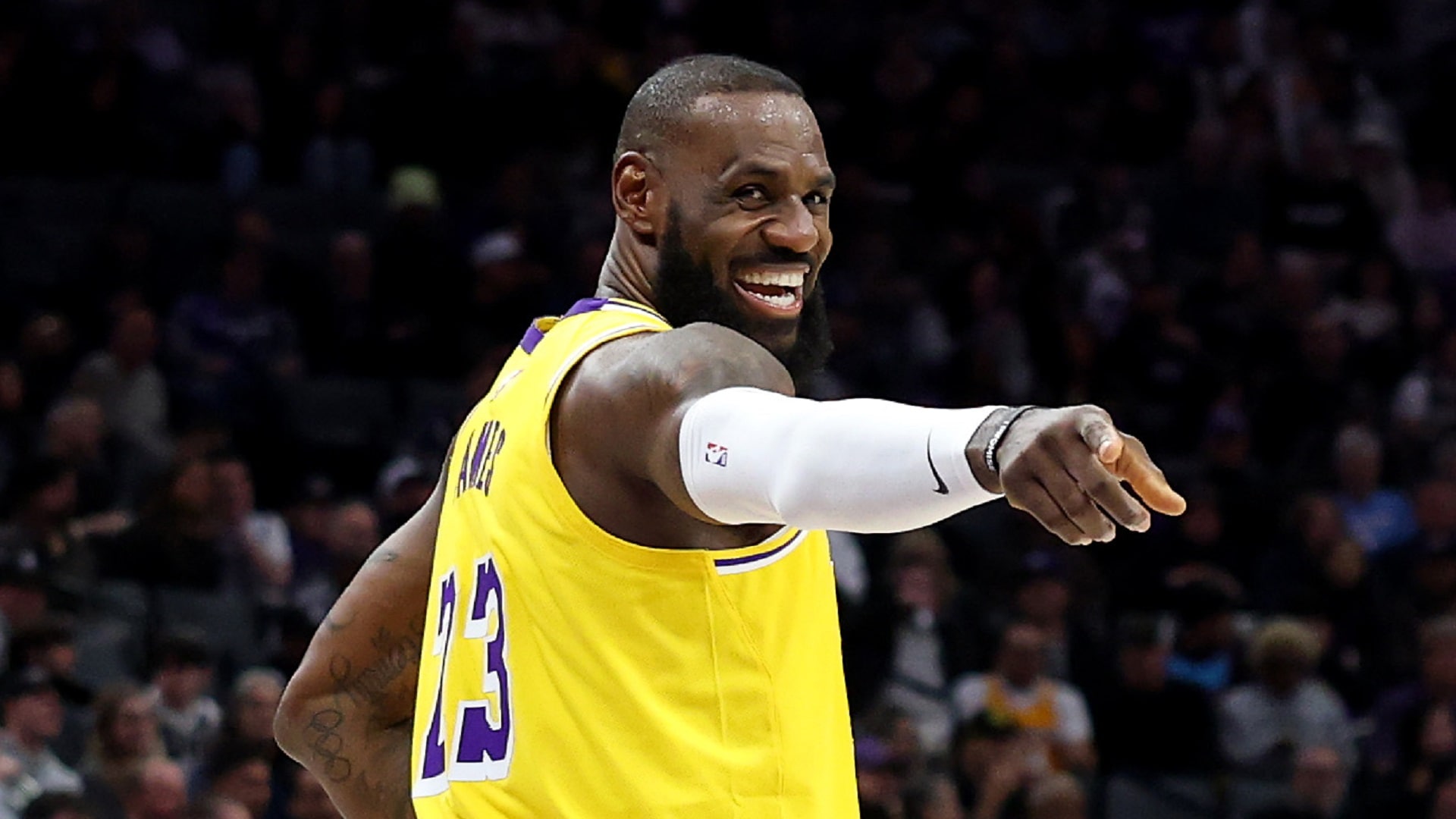 Breaking: LeBron James joins Karl Malone as only players to record triple-double at age 40