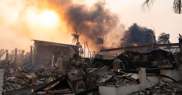 LAWildfires_250109_001_HooperSandy_USAT