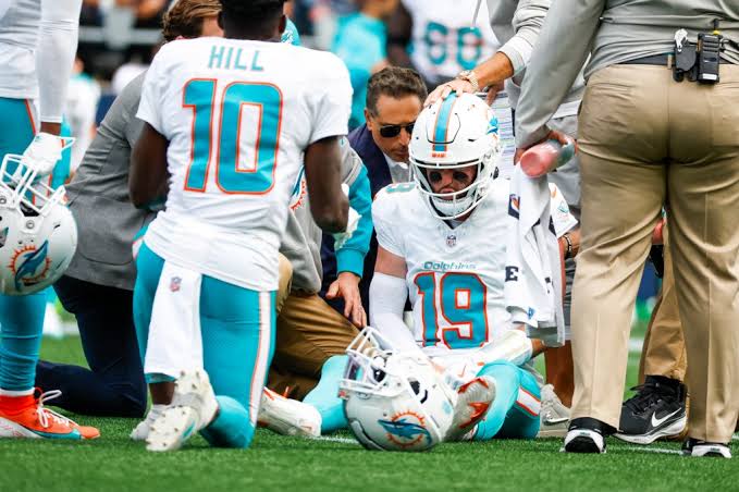 Breaking News  : Miami Dolphins quarterback Skylar Thompson announced  his  retirement after the game due to……..