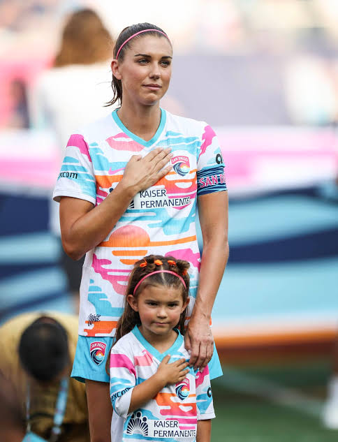 Breaking news: “Alex Morgan Reflects on Strong Relationship with Teammates and Family”…