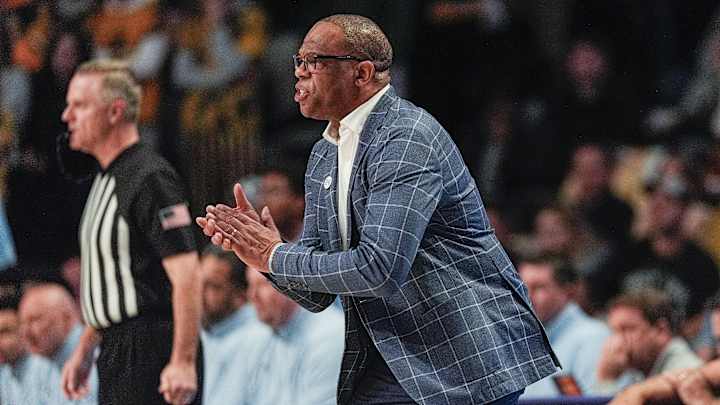 Hubert Davis Gives Short Answer to Costly UNC Basketball Issue at Wake