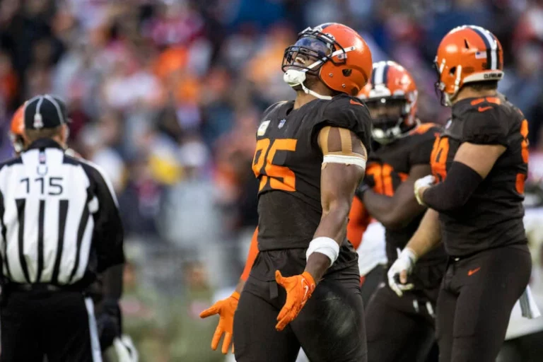 Myles-Garrett-800x533